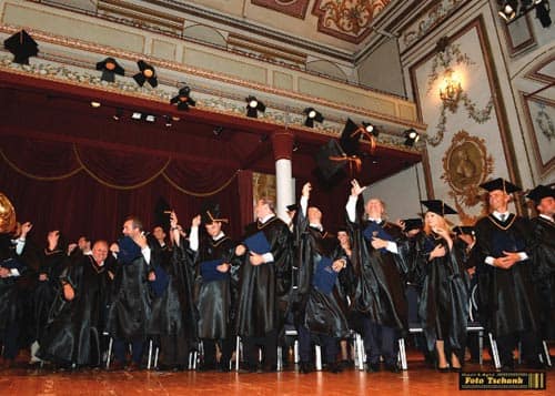 Master Abschluss Vergabe der MBA Urkunden